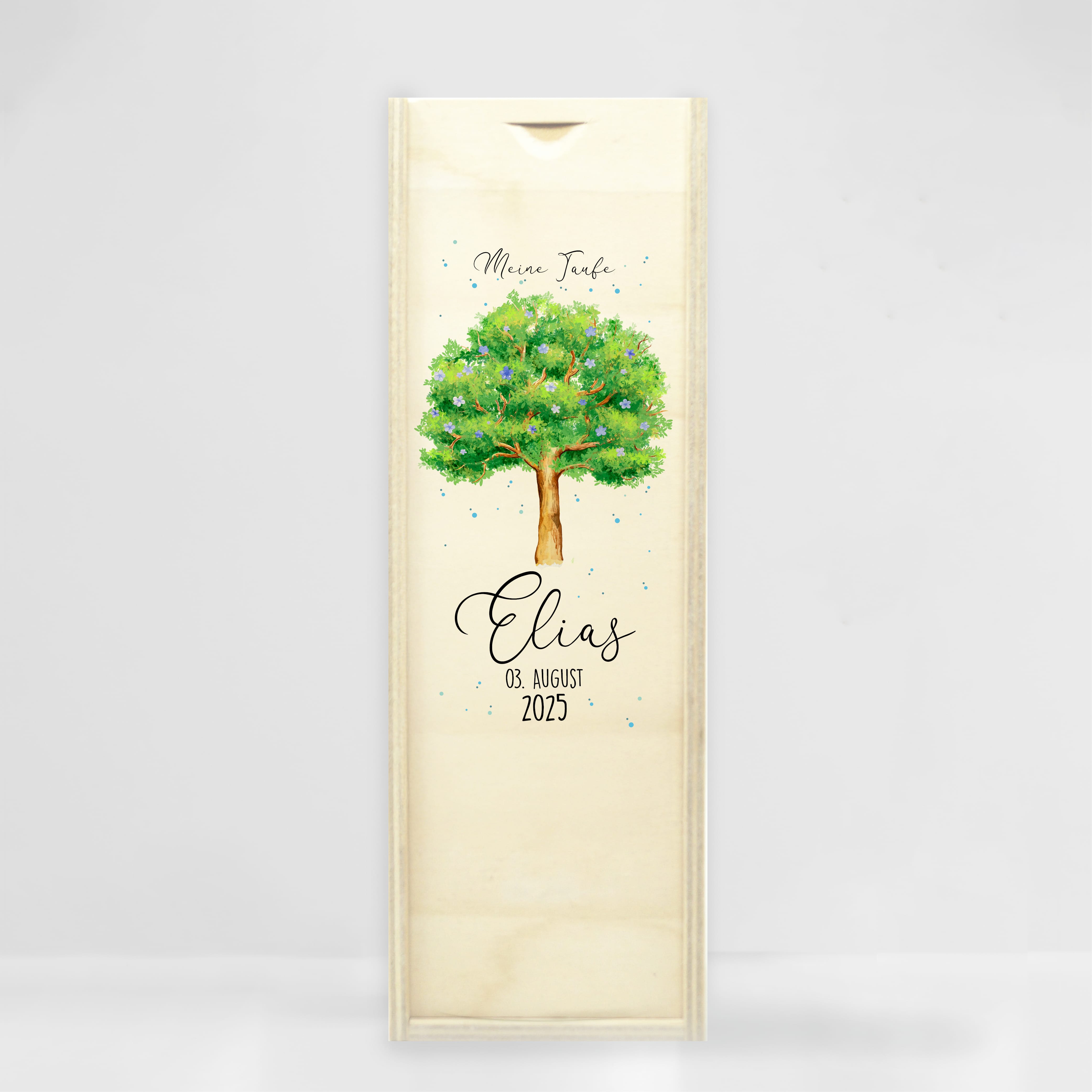 Auf dem Bild ist das Produkt: Taufkerze Junge/ Mädchen Lebensbaum Baum mit Blüten bedruckt mit Namen, Datum und auf Wunsch eigenem, vorgegebenem oder keinem Taufspruch zum Preis von €6.4 abgebildet.