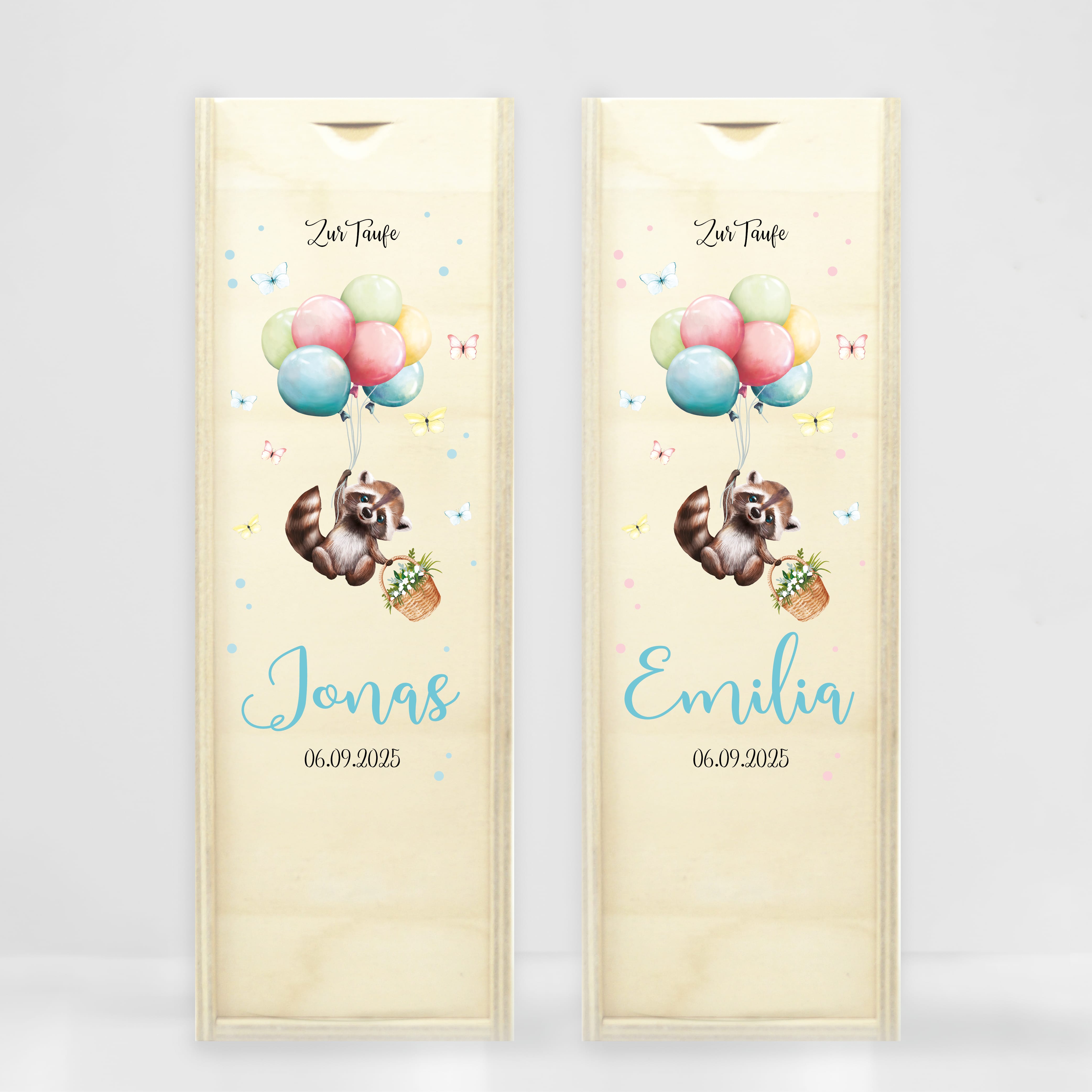 Auf dem Bild ist das Produkt: Taufkerze Junge Mädchen Baby Waschbär Ballon personalisierte Kerze zur Taufe mit Namen, Datum und eigenem, vorgegebenem oder keinem Taufspruch zum Preis von €6.4 abgebildet.