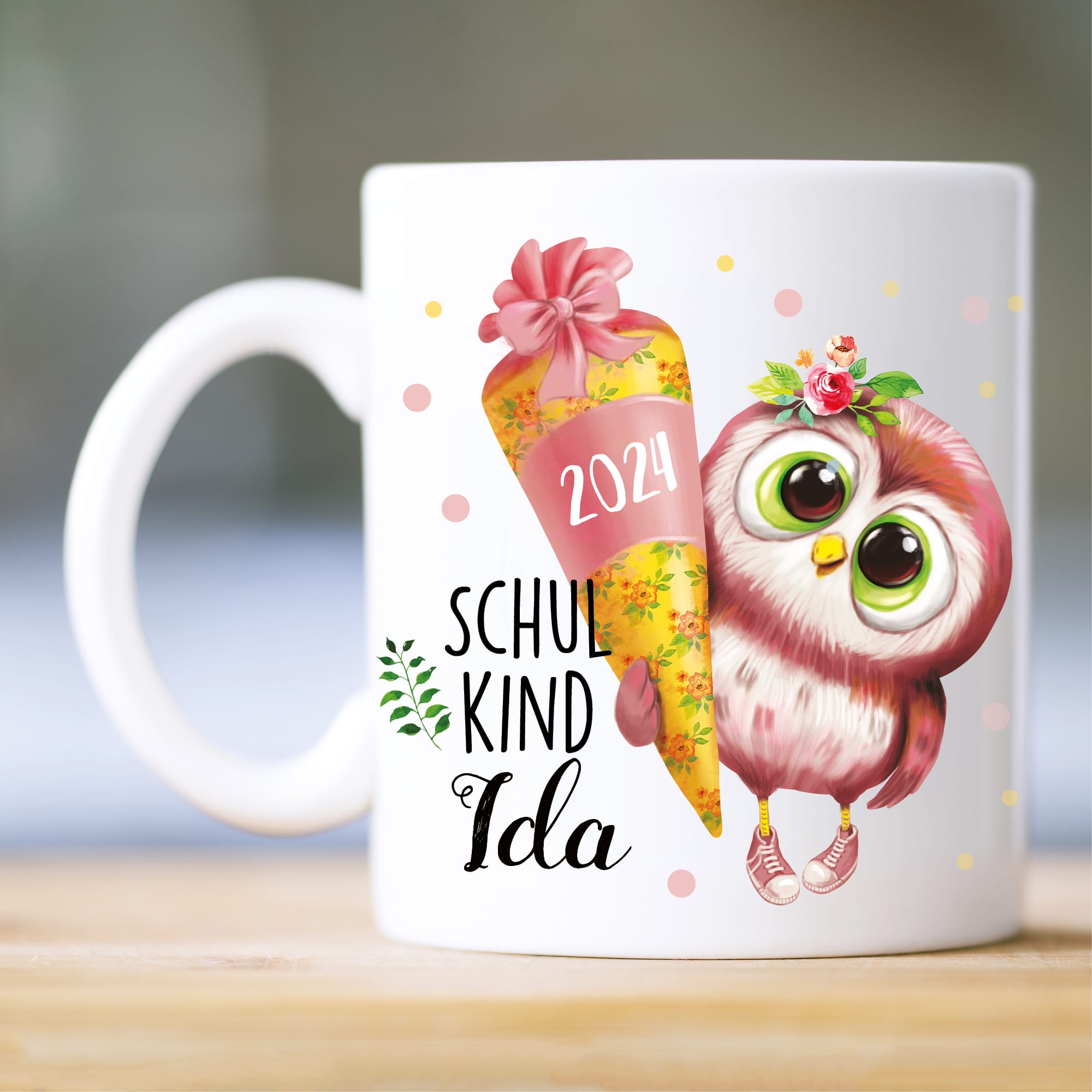 Auf dem Bild ist das Produkt: Tasse aus Keramik oder Kunststoff bedruckt Eule Mädchen Schulkind Schultüte personalisiert mit Wunschnamen zum Preis von €16.9 abgebildet.