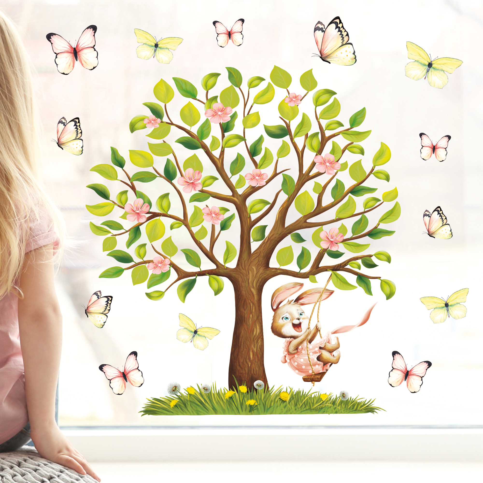 Auf dem Bild ist das Produkt: Fensterbild Frühling Ostern Baum Hase Schaukel Schmetterlinge Wiederverwendbare Fensterdeko Kinderzimmer Kind zum Preis von €13.90 abgebildet.