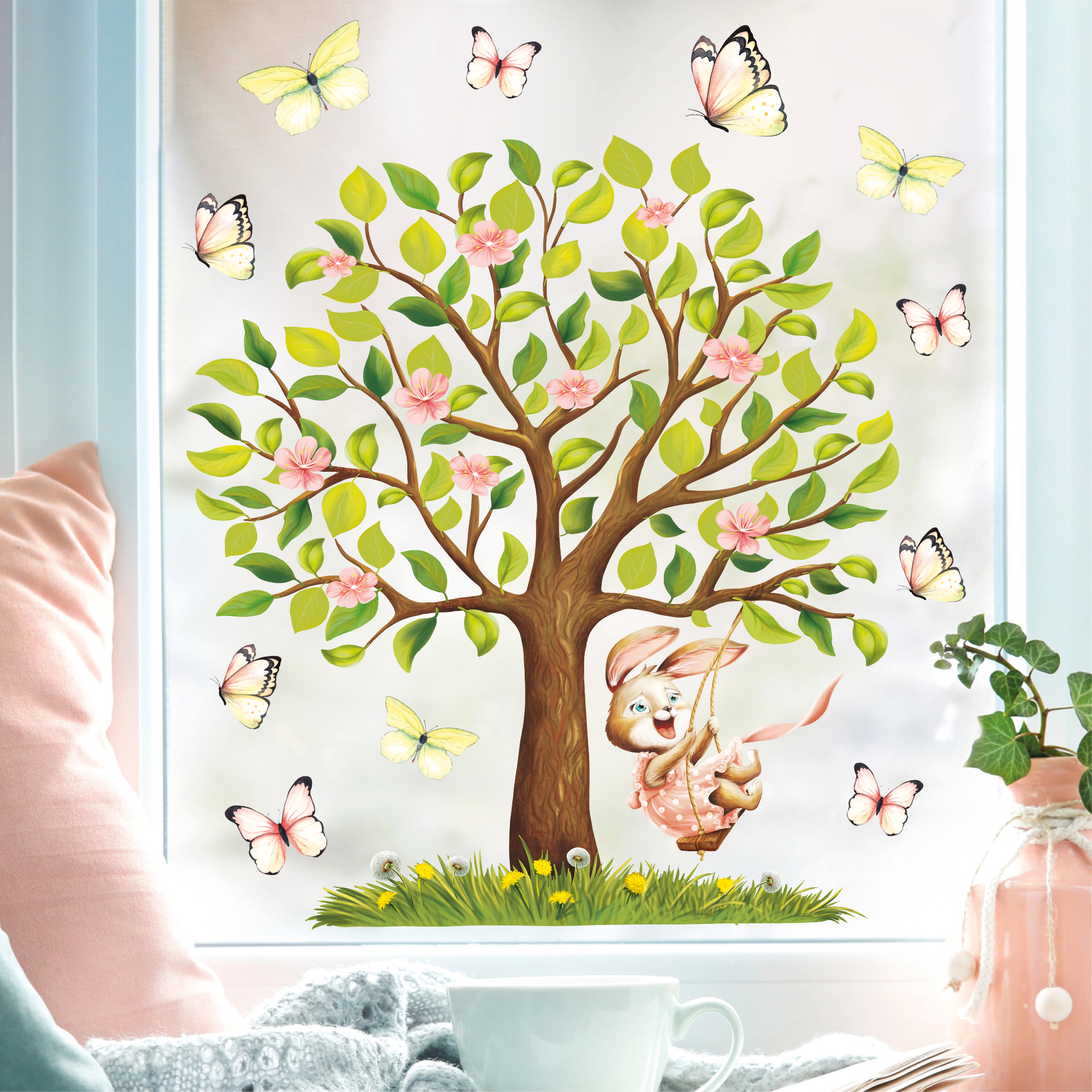 Auf dem Bild ist das Produkt: Fensterbild Frühling Ostern Baum Hase Schaukel Schmetterlinge Wiederverwendbare Fensterdeko Kinderzimmer Kind zum Preis von €13.90 abgebildet.
