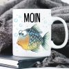 Bedruckte Keramik Tasse Fisch Moin maritim Geschenk Geburtstag 330 ml weiß Auf dem Bild ist das Produkt: Bedruckte Keramik Tasse Fisch Moin maritim Geschenk Geburtstag 330 ml weiß zum Preis von €15.90 abgebildet.
