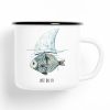Bedruckter Emaille Campingbecher Fisch mit Haifischflosse Just do it! Geschenk Geburtstag Auf dem Bild ist das Produkt: Bedruckter Emaille Campingbecher Fisch mit Haifischflosse Just do it! Geschenk Geburtstag zum Preis von €18.9 abgebildet.