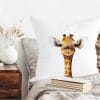 Auf dem Bild ist das Produkt: Bedrucktes Kissen mit Aufdruck Giraffe, Geschenk zum Preis von €11.90 abgebildet.