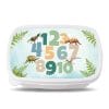 Brotdose mit Zahlen und Dinosauriern personalisiert mit Wunschnamen Schule Einschulungsgeschenk Auf dem Bild ist das Produkt: Brotdose mit Zahlen und Dinosauriern personalisiert mit Wunschnamen Schule Einschulungsgeschenk zum Preis von €19.90 abgebildet.