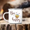 Campingbecher Bee Happy Biene Punkte Emaille, Geschenk Geburtstag Auf dem Bild ist das Produkt: Campingbecher Bee Happy Biene Punkte Emaille, Geschenk Geburtstag zum Preis von €18.90 abgebildet.