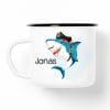 Auf dem Bild ist das Produkt: Campingbecher Emaille Hai Piratenhut personalisiert mit Wunschname Kindertasse Geschenk 300 ml zum Preis von €18.9 abgebildet.