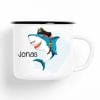 Auf dem Bild ist das Produkt: Campingbecher Emaille Hai Piratenhut personalisiert mit Wunschname Kindertasse Geschenk 300 ml zum Preis von €18.9 abgebildet.