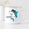 Auf dem Bild ist das Produkt: Campingbecher Emaille Hai Piratenhut personalisiert mit Wunschname Kindertasse Geschenk 300 ml zum Preis von €18.9 abgebildet.