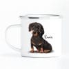 Auf dem Bild ist das Produkt: Campingbecher Emaille Hund Dackel mit Wunschname Emaille Tasse, personalisiertes Geschenk zum Preis von €18.9 abgebildet.