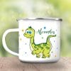 Campingbecher Emaille süßer Dino personalisiert mit Wunschnamen, Geschenk zum Geburtstag Auf dem Bild ist das Produkt: Campingbecher Emaille süßer Dino personalisiert mit Wunschnamen, Geschenk zum Geburtstag zum Preis von €18.90 abgebildet.