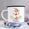 Auf dem Bild ist das Produkt: Campingbecher Emaille Tasse Pferd personalisiert Wunschname Geschenk 300 ml weiß zum Preis von €18.9 abgebildet.