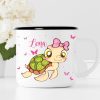 Campingbecher Schildkröte Schildkrötchen personalisiert mit Wunschname Emaille, Geschenk Geburtstag Mädchen Auf dem Bild ist das Produkt: Campingbecher Schildkröte Schildkrötchen personalisiert mit Wunschname Emaille, Geschenk Geburtstag Mädchen zum Preis von €17.90 abgebildet.