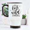 Auf dem Bild ist das Produkt: Edelstahl Thermobecher To Go Spruch Sei frech und wild und wunderbar Kaffeebecher 390 ml mit Griff zum Preis von €21.9 abgebildet.