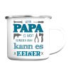 Auf dem Bild ist das Produkt: Emaille Campingbecher Spruch Wenn Papa oder Opa es nicht reparieren kann Outdoorgeschirr zum Preis von €18.9 abgebildet.