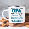 Auf dem Bild ist das Produkt: Emaille Campingbecher Spruch Wenn Papa oder Opa es nicht reparieren kann Outdoorgeschirr zum Preis von €18.9 abgebildet.