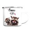 Auf dem Bild ist das Produkt: Emaille Campingbecher Waschbär Omas machen die Welt besser Kaffeetasse Geschenk Muttertag Großmutter, Weihnachtsgeschenk zum Preis von €17.9 abgebildet.