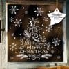 Fensterbild Weihnachten Weihnachtsbaum Ornamente Fensteraufkleber Schneeflocken WIEDERVERWENDBAR Weihnachtsdeko Winterdekoration Auf dem Bild ist das Produkt: Fensterbild Weihnachten Weihnachtsbaum Ornamente Fensteraufkleber Schneeflocken WIEDERVERWENDBAR Weihnachtsdeko Winterdekoration zum Preis von €17.90 abgebildet.