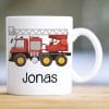 Keramik Tasse bedruckt mit rotem Feuerwehrauto Personalisiert Wunschnamen Kindertasse 330 ml Kaffeetasse Feuerwehr Auf dem Bild ist das Produkt: Keramik Tasse bedruckt mit rotem Feuerwehrauto Personalisiert Wunschnamen Kindertasse 330 ml Kaffeetasse Feuerwehr zum Preis von €18.9 abgebildet.