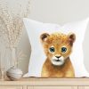 Auf dem Bild ist das Produkt: Kissen bedruckt mit Löwen Polyester Dekokissen 40 x 40 cm mit oder ohne Füllung Geschenk zum Preis von €11.90 abgebildet.
