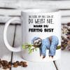 Auf dem Bild ist das Produkt: Bedruckte Tasse Faultier im Pyjama mit Spruch beidseitig weiß 330 ml Volumen spülmaschinenfest zum Preis von €15.90 abgebildet.