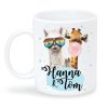Auf dem Bild ist das Produkt: Tasse bedruckt Lama und Giraffe personalisiert mit Wunschnamen, Geschenk beste Freundin zum Preis von €17.90 abgebildet.
