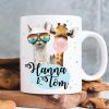 Auf dem Bild ist das Produkt: Tasse bedruckt Lama und Giraffe personalisiert mit Wunschnamen, Geschenk beste Freundin zum Preis von €17.90 abgebildet.