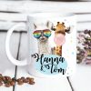 Auf dem Bild ist das Produkt: Tasse bedruckt Lama und Giraffe personalisiert mit Wunschnamen, Geschenk beste Freundin zum Preis von €17.90 abgebildet.