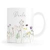 Auf dem Bild ist das Produkt: Tasse bedruckt mit Wildblumen Gräsern und dem Wunschnamen Kaffeetasse, personalisiert, Geschenk Geburtstag beste Freundin zum Preis von €18.9 abgebildet.