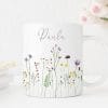 Auf dem Bild ist das Produkt: Tasse bedruckt mit Wildblumen Gräsern und dem Wunschnamen Kaffeetasse, personalisiert, Geschenk Geburtstag beste Freundin zum Preis von €18.9 abgebildet.