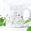 Auf dem Bild ist das Produkt: Tasse bedruckt mit Wildblumen Gräsern und dem Wunschnamen Kaffeetasse, personalisiert, Geschenk Geburtstag beste Freundin zum Preis von €18.9 abgebildet.