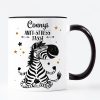 Auf dem Bild ist das Produkt: Tasse bedruckt Zebra Yoga Anti-Stress Tasse personalisiert mit Namen, Geschenk Freundin, Kaffeetasse Kaffeebecher zum Preis von €17.90 abgebildet.