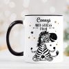 Auf dem Bild ist das Produkt: Tasse bedruckt Zebra Yoga Anti-Stress Tasse personalisiert mit Namen, Geschenk Freundin, Kaffeetasse Kaffeebecher zum Preis von €17.90 abgebildet.