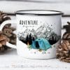 Tasse Campingbecher Emaille Berge und blaues Zelt, Adventure begins, Reisen Urlaub, Geschenk Geburtstag Camper Auf dem Bild ist das Produkt: Tasse Campingbecher Emaille Berge und blaues Zelt, Adventure begins, Reisen Urlaub, Geschenk Geburtstag Camper zum Preis von €18.90 abgebildet.