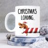 Bedruckte Tasse Weihnachtszeit Hund Dackel Christmas loading Weihnachtsgeschenk Auf dem Bild ist das Produkt: Bedruckte Tasse Weihnachtszeit Hund Dackel Christmas loading Weihnachtsgeschenk zum Preis von €15.90 abgebildet.