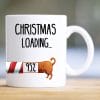 Bedruckte Tasse Weihnachtszeit Hund Dackel Christmas loading Weihnachtsgeschenk Auf dem Bild ist das Produkt: Bedruckte Tasse Weihnachtszeit Hund Dackel Christmas loading Weihnachtsgeschenk zum Preis von €15.90 abgebildet.