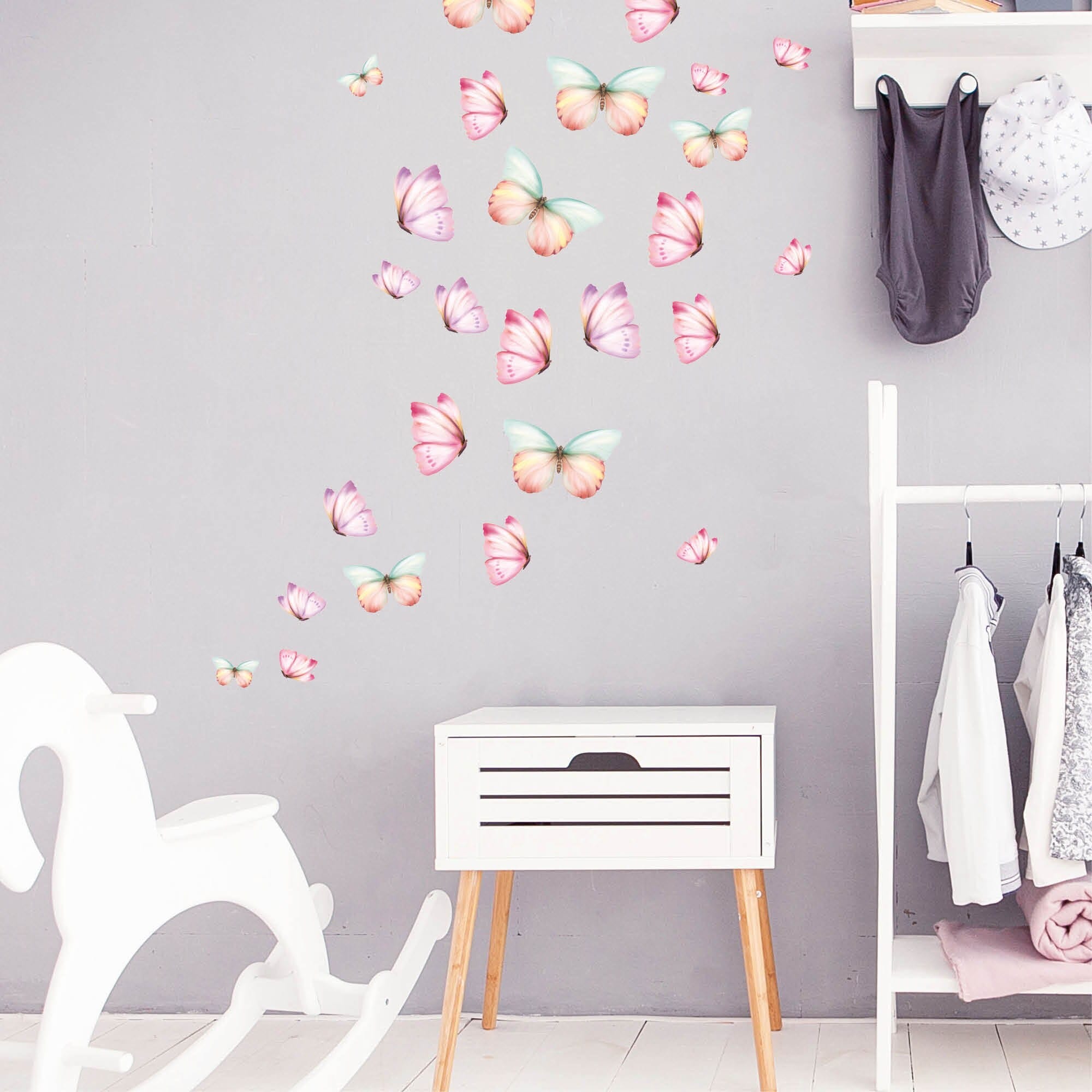 Wandtattoo Kinderzimmer Schmetterlinge in Pastellfarben Trend pastell Kinderzimmerdeko Babyzimmer