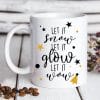 Auf dem Bild ist das Produkt: Tasse bedruckt Spruch Weihnachtstasse Nikolaus Let it snow let it glow let it wow Glühweintasse zum Preis von €15.90 abgebildet.
