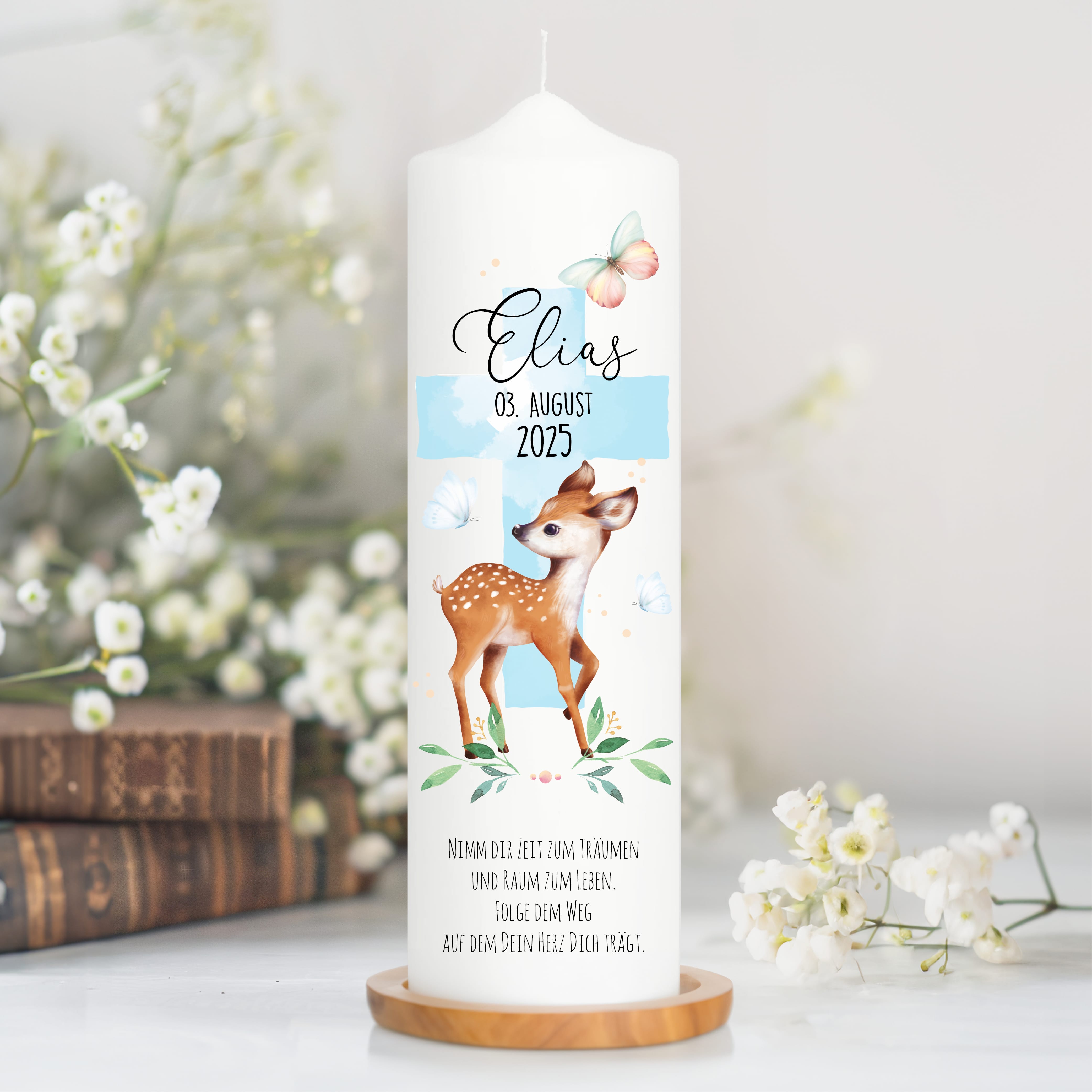 Auf dem Bild ist das Produkt: Taufkerze Junge Mädchen Reh Rehkitz heiliges Kreuz pastell mit Namen Datum und auf Wunsch eigenem vorgegebenem oder keinem Taufspruch zum Preis von €6.4 abgebildet.