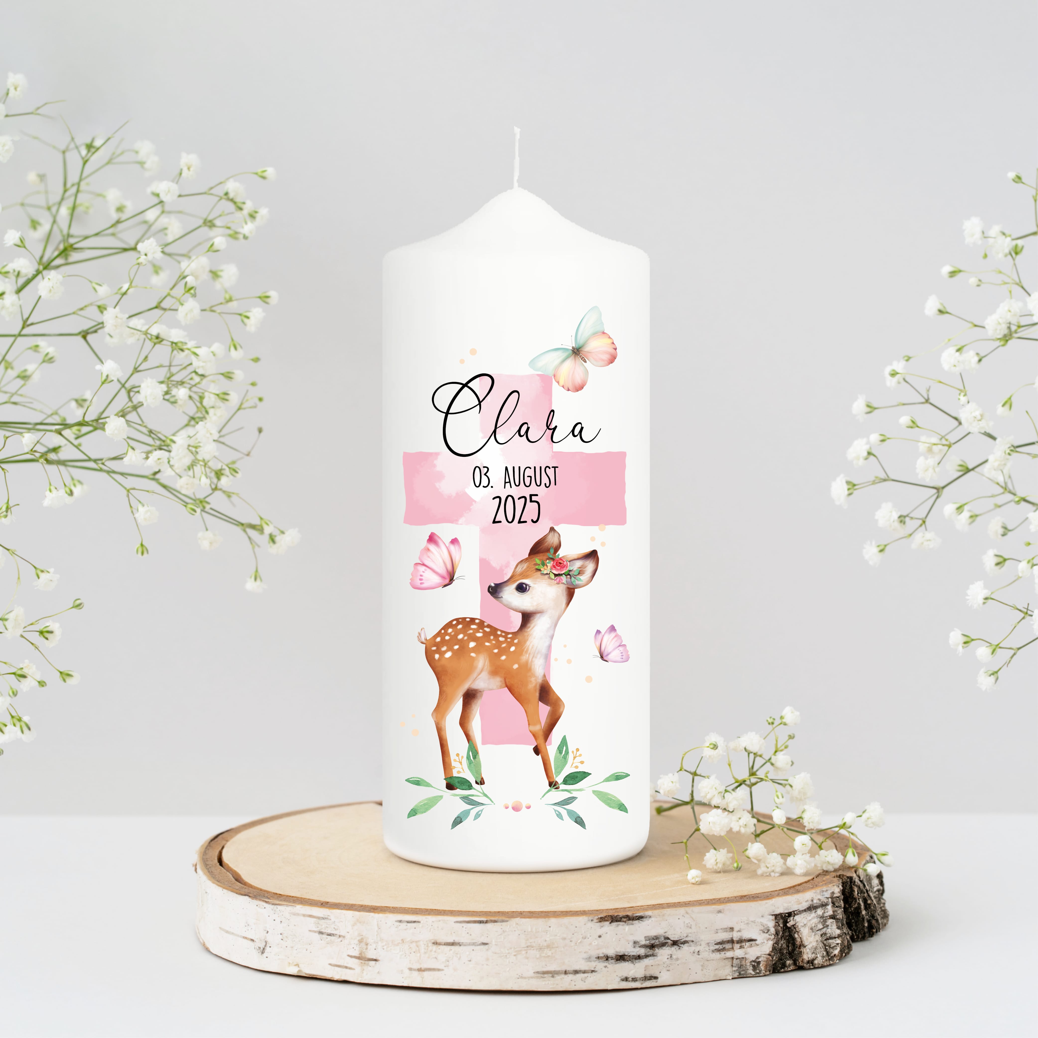 Auf dem Bild ist das Produkt: Taufkerze Junge Mädchen Reh Rehkitz heiliges Kreuz pastell mit Namen Datum und auf Wunsch eigenem vorgegebenem oder keinem Taufspruch zum Preis von €6.4 abgebildet.