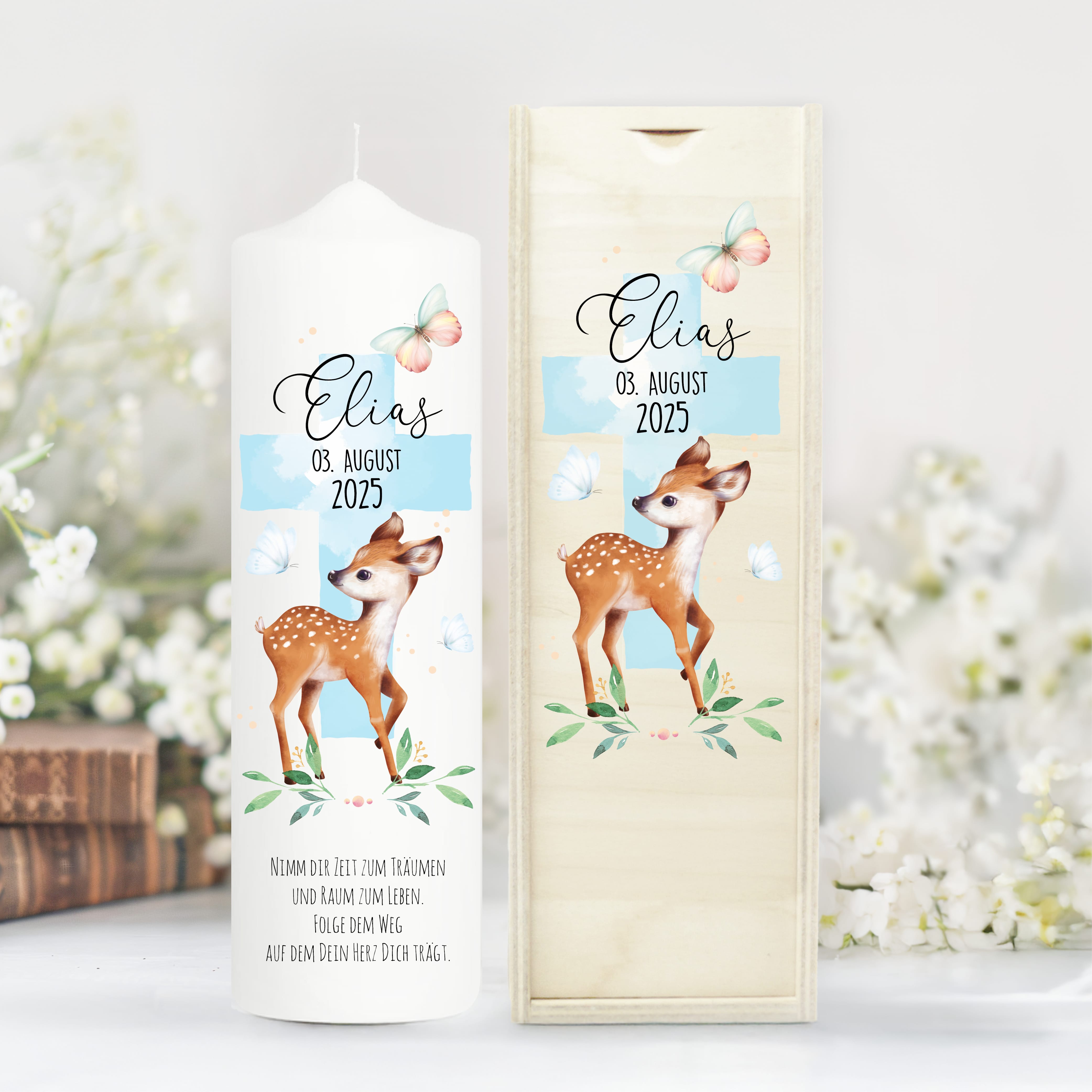 Auf dem Bild ist das Produkt: Taufkerze Junge Mädchen Reh Rehkitz heiliges Kreuz pastell mit Namen Datum und auf Wunsch eigenem vorgegebenem oder keinem Taufspruch zum Preis von €6.4 abgebildet.