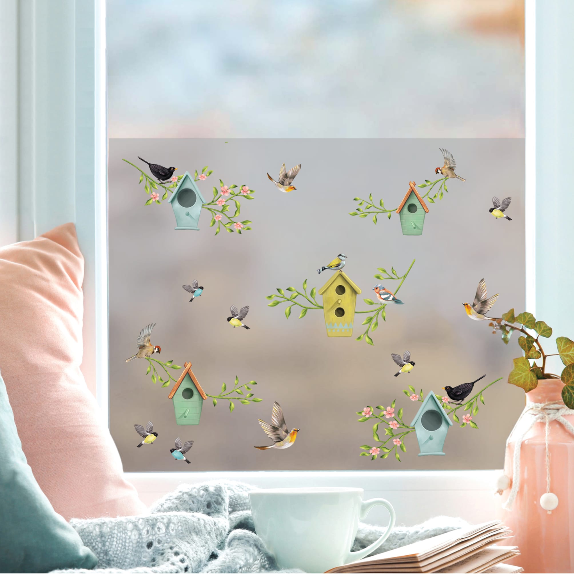 Auf dem Bild ist das Produkt: Sichtschutzfolie bunte mehrfarbige Vogelhäuser Fensterfolie Fensterdeko Milchglasfolie zum Preis von €24.9 abgebildet.