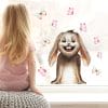 Auf dem Bild ist das Produkt: Fensterbild Frühling Ostern Hase bunte Schmetterlinge Wiederverwendbare Fensterdeko Kinderzimmer Kind, Osterdeko, Frühlingsdeko zum Preis von €13.90 abgebildet.