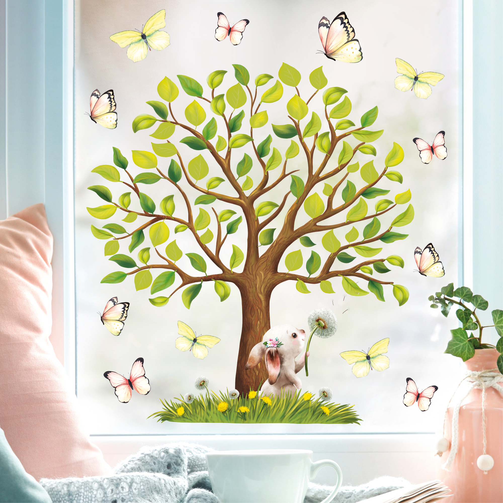Auf dem Bild ist das Produkt: Fensterbild Frühling Ostern Baum Hase Pusteblume Schmetterlinge Wiederverwendbare Fensterdeko Kinderzimmer Osterdeko Frühlingsdeko zum Preis von €13.90 abgebildet.