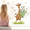 Auf dem Bild ist das Produkt: Wiederverwendbares Fensterbild Frühling Giraffe mit Schmetterlingen Fensterdeko Kinderzimmer Kind zum Preis von €13.9 abgebildet.