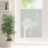 Auf dem Bild ist das Produkt: Sichtschutzfolie mit einem Baum und einem Käfig, Fensterfolie, Fensterdeko Milchglasfolie zum Preis von €24.9 abgebildet.