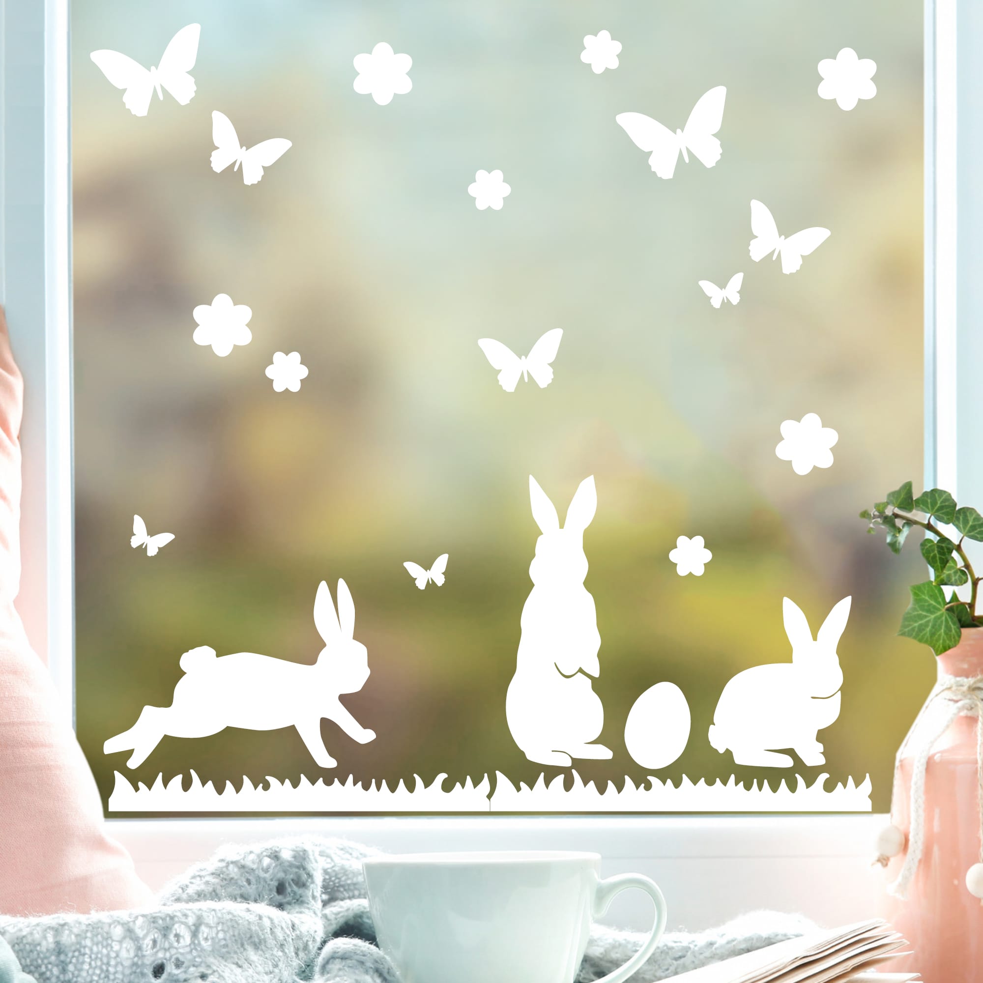 Auf dem Bild ist das Produkt: Fensteraufkleber Hasen mit Ostereiern und Schmetterlingen WIEDERVERWENDBAR zum Preis von €12.90 abgebildet.