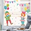Auf dem Bild ist das Produkt: Fensterbild Karneval Clowns Girlande Luftballons wiederverwendbar Frühling bunte Dreiecke Fasching farbig zum Preis von €17.9 abgebildet.