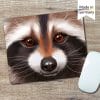 Mauspad Mousepad Waschbär Schreibtischunterlage benutzerdefiniertes Geschenk Büro Auf dem Bild ist das Produkt: Mauspad Mousepad Waschbär Schreibtischunterlage benutzerdefiniertes Geschenk Büro zum Preis von €14.9 abgebildet.