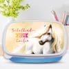 Auf dem Bild ist das Produkt: Brotdose Pferd personalisiert mit Wunschnamen Vesperbox Geschenk anpassbar Einschulung Mädchen zum Preis von €19.9 abgebildet.